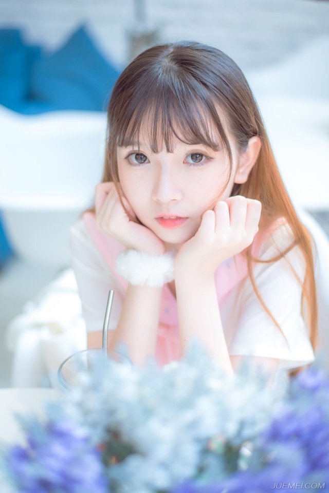 溃散的船只陈到这边已经完全失去了掌控，战线也从一开始的胶着到现在开始向四面八方扩散开去。